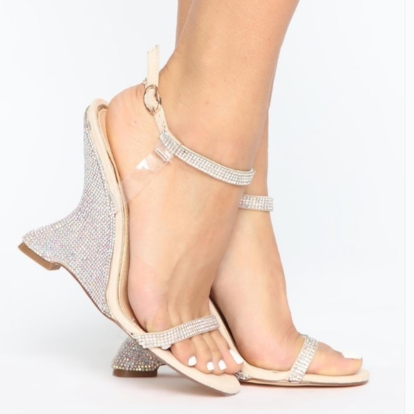 NWT NIB nude wedges with gemstones - Picture 2 of 5